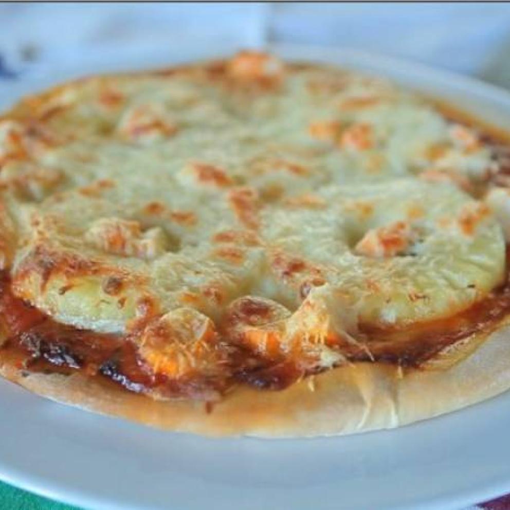 Una ricetta che vi suggerisce come preparare la pizza con ananas