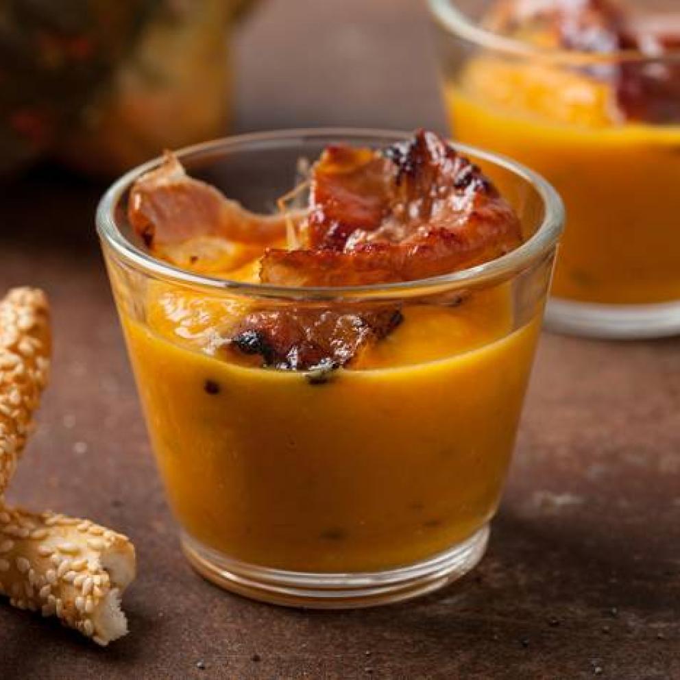 Bicchierini di crema di zucca con speck