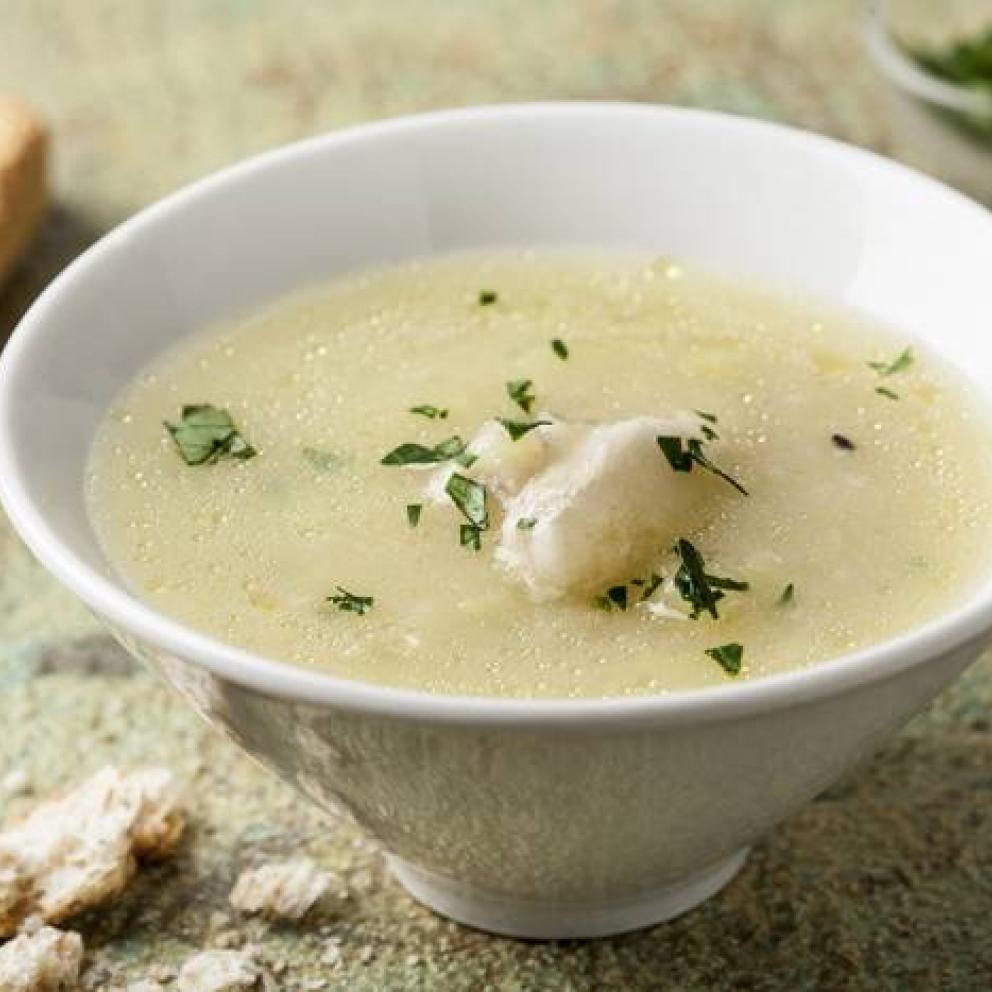 Zuppa delicata di pesce e patate