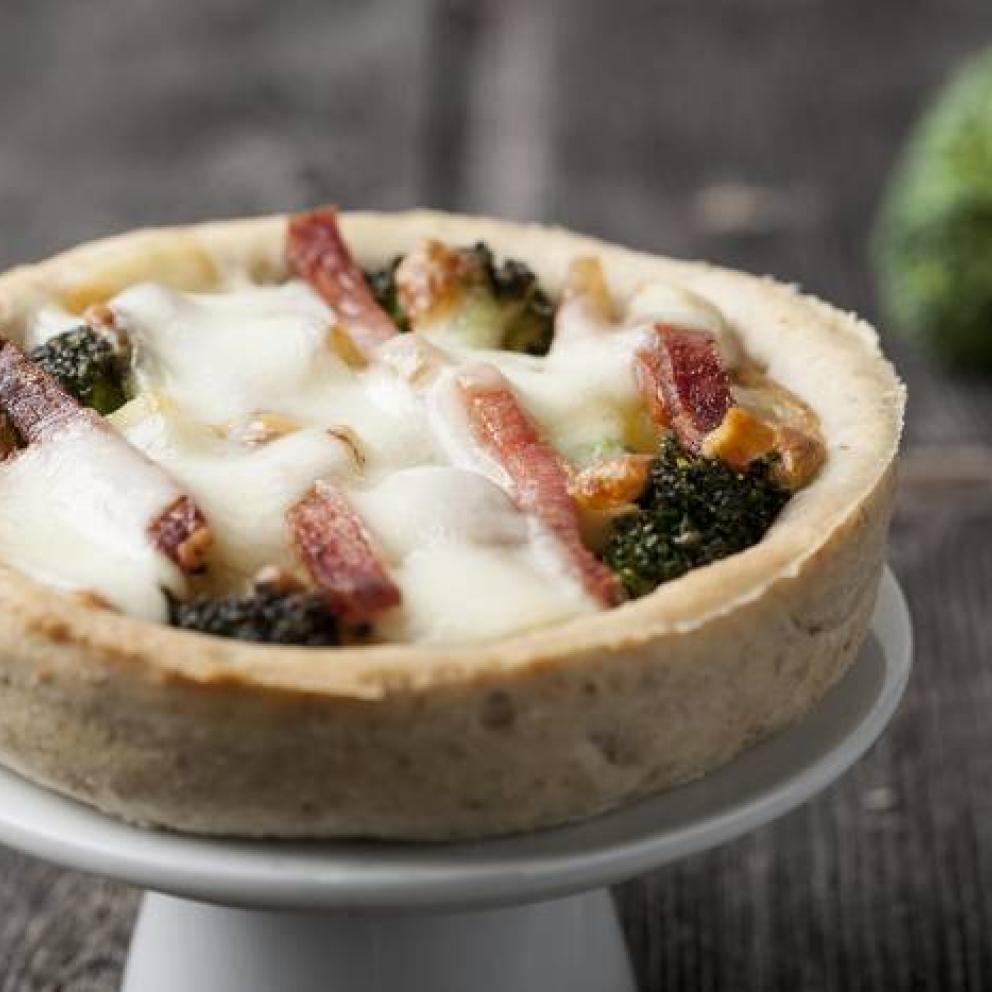 Tortina di kamut con verdure, pancetta, provola