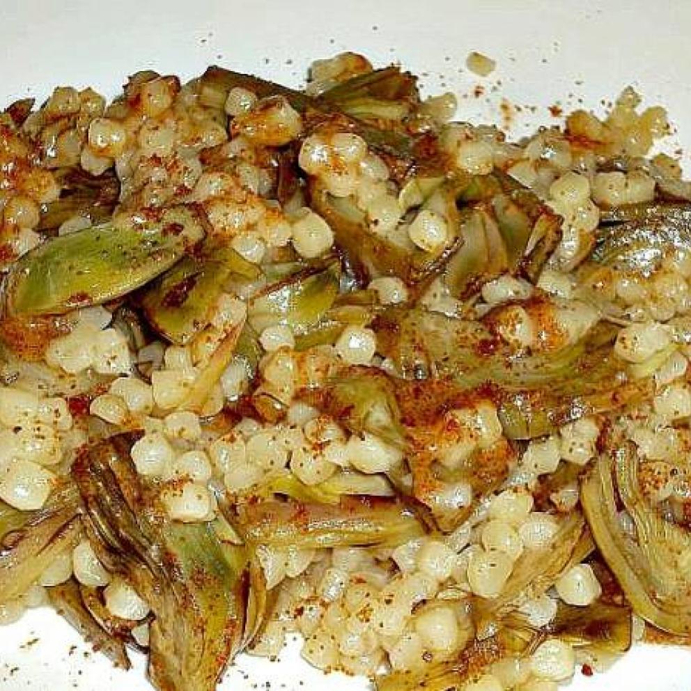 Fregola sarda salsiccia, carciofi e bottarga