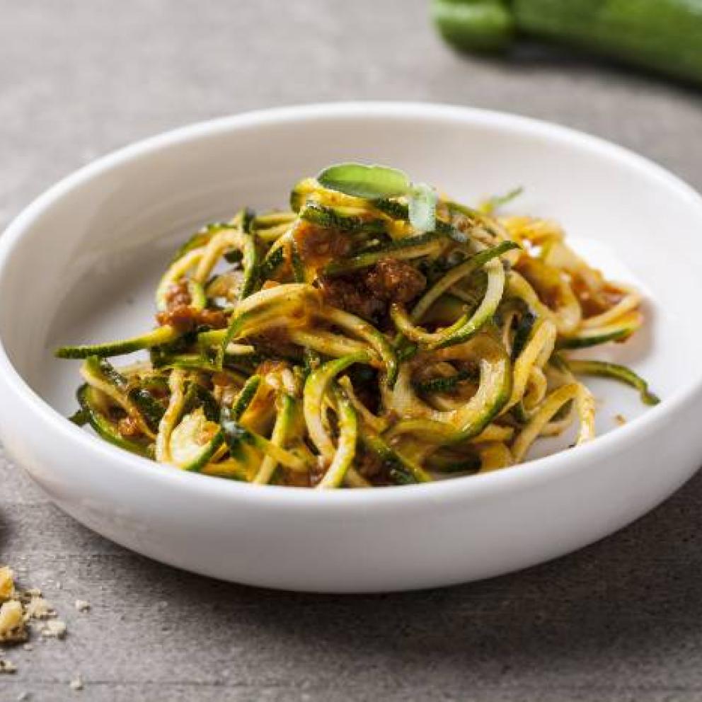 Spaghetti di zucchine al sugo