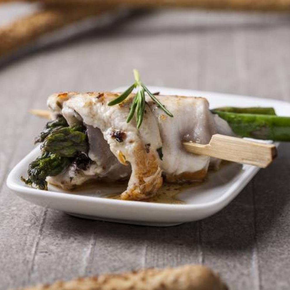 Spiedini di pollo con asparagi