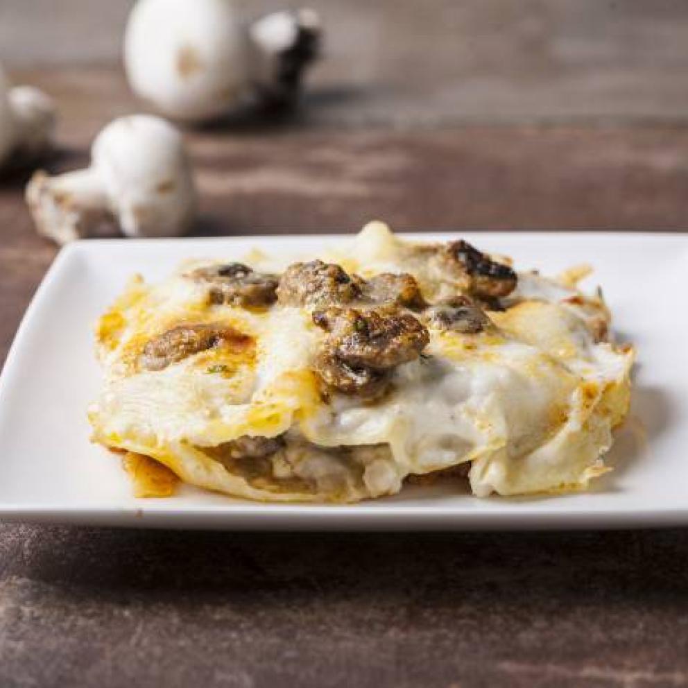 Lasagna funghi e ragù