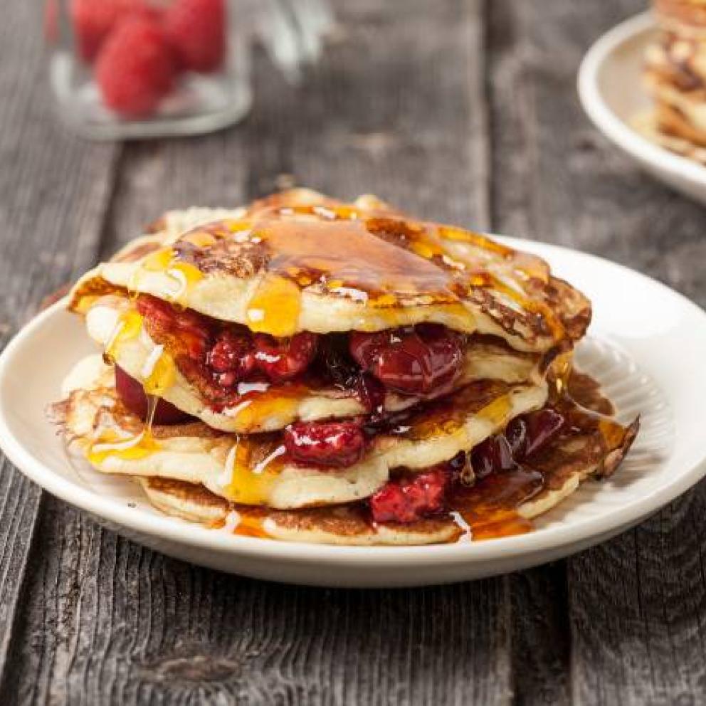 Pancake con frutta e succo d’acero