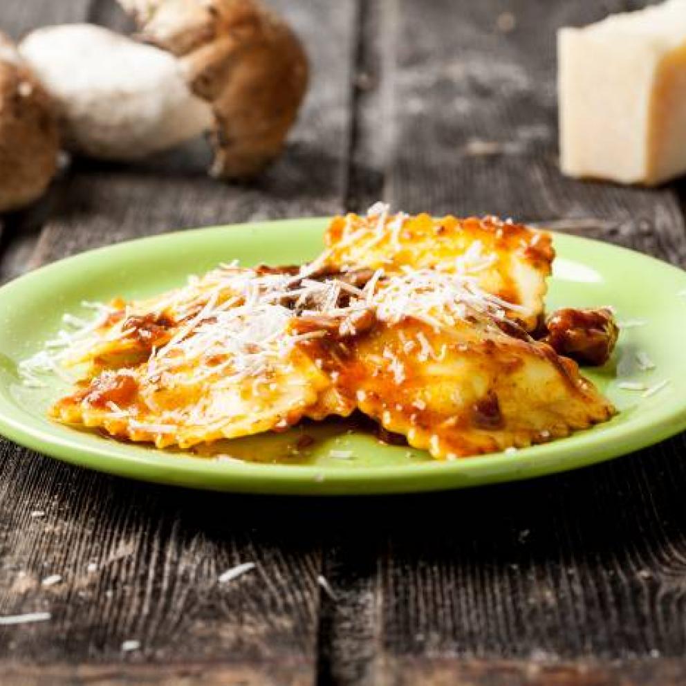 Agnolotti al sugo di porcini e parmigiano