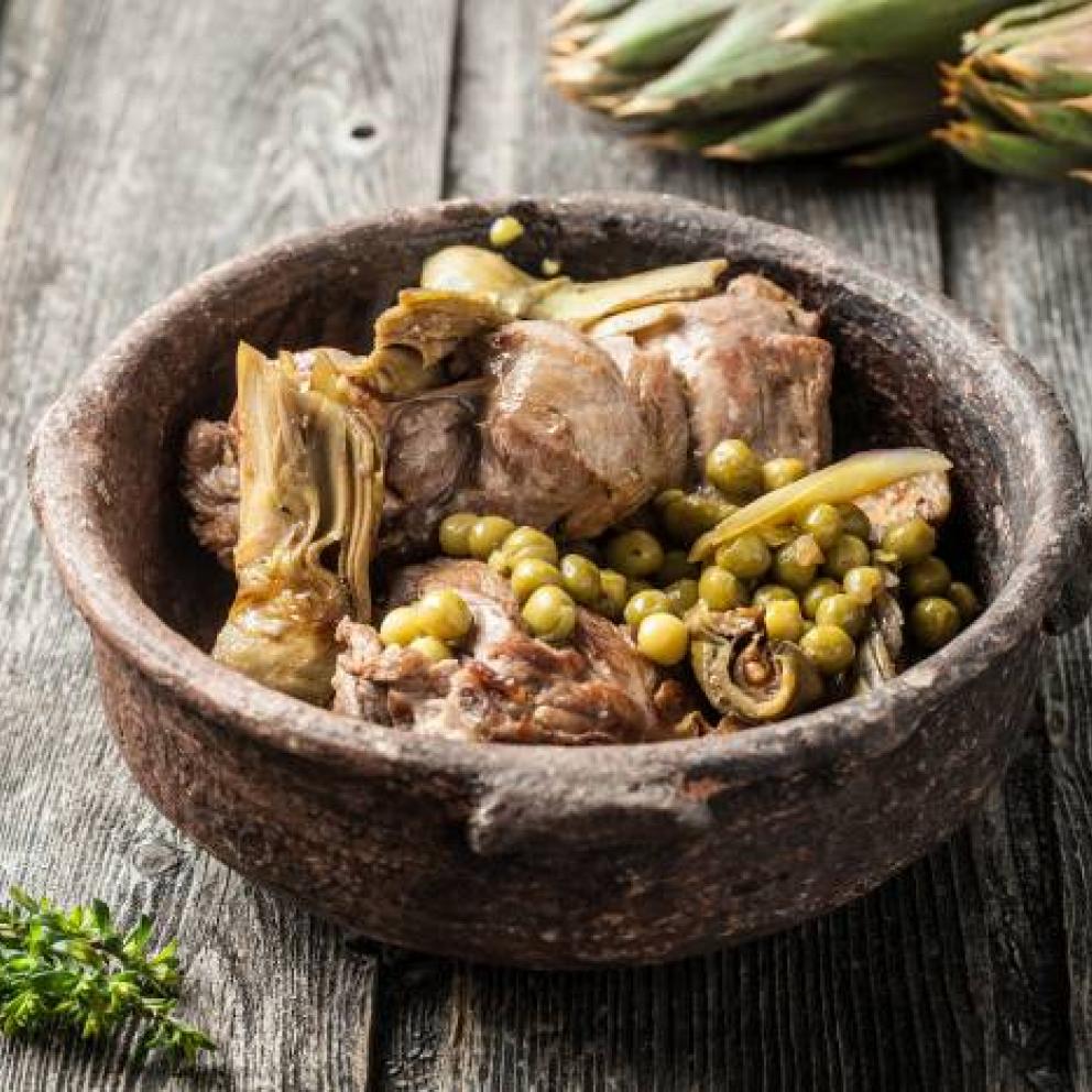 Stufato di agnello con carciofi e piselli