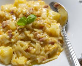 Pasta e patate con provola e pancetta